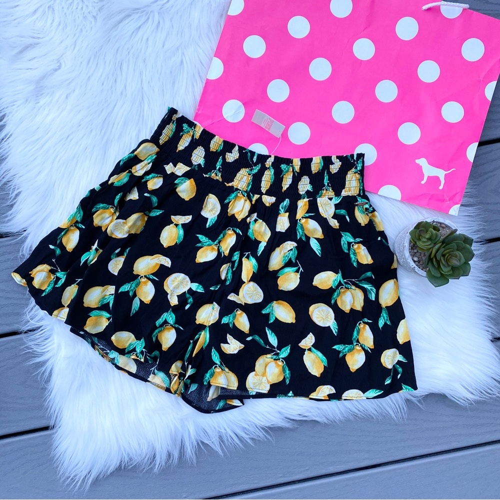 Lemon Patterned VS PINK Shorts - Picture 5 of 6